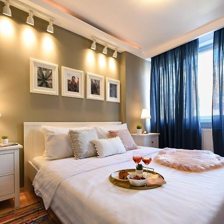 Downtown Oasis: Central Apartments With Cozy Charm Boekarest Buitenkant foto