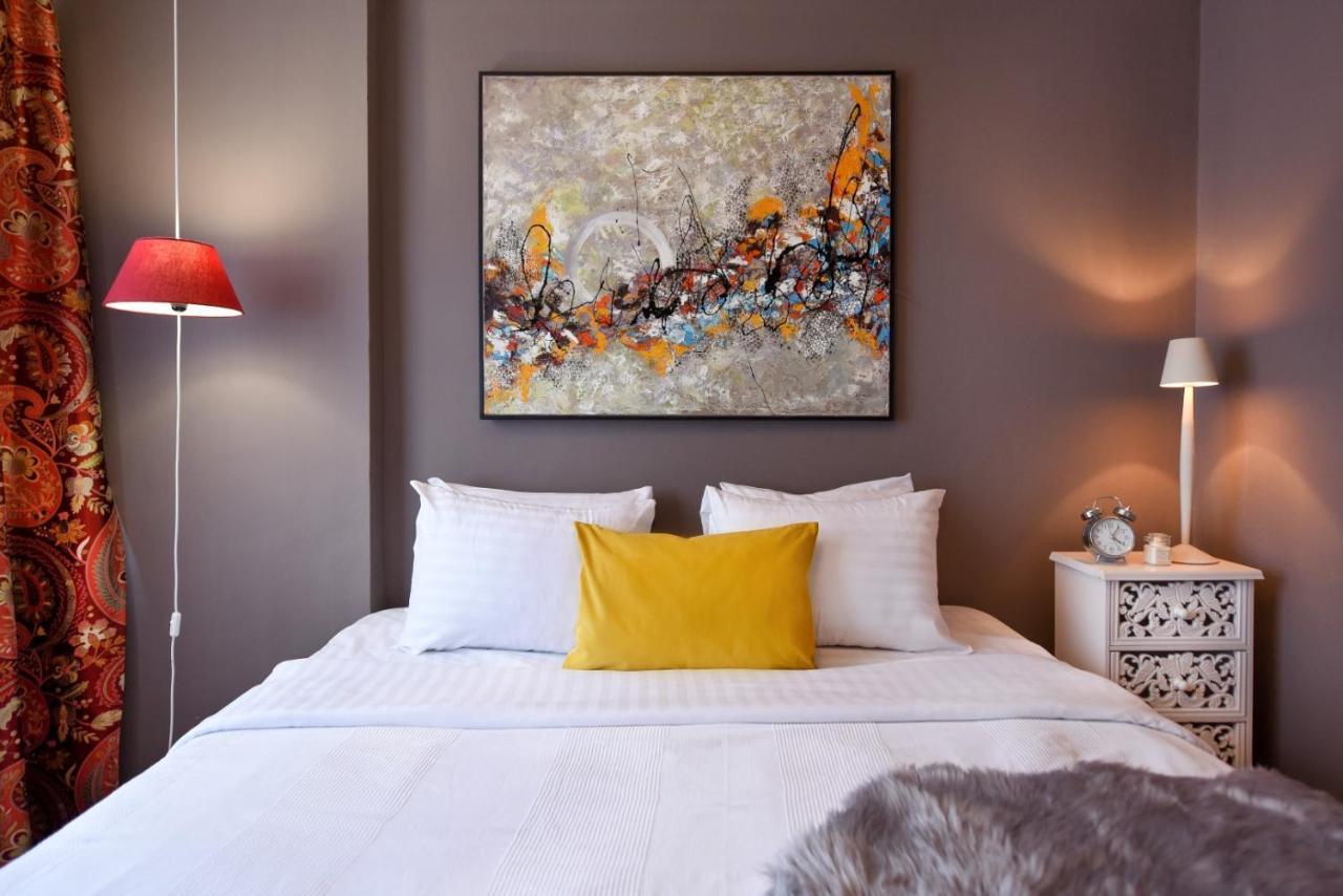 Downtown Oasis: Central Apartments With Cozy Charm Boekarest Buitenkant foto