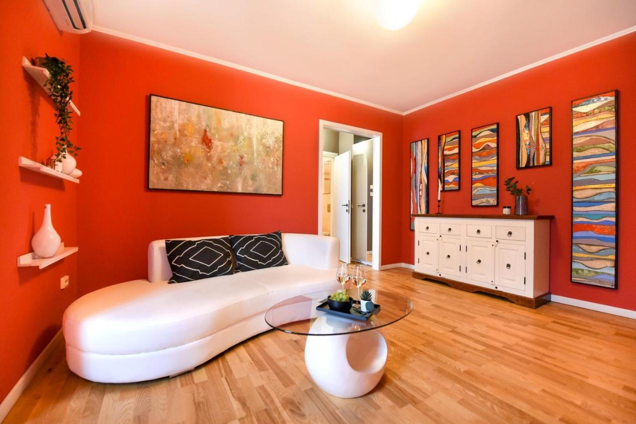 Downtown Oasis: Central Apartments With Cozy Charm Boekarest Buitenkant foto