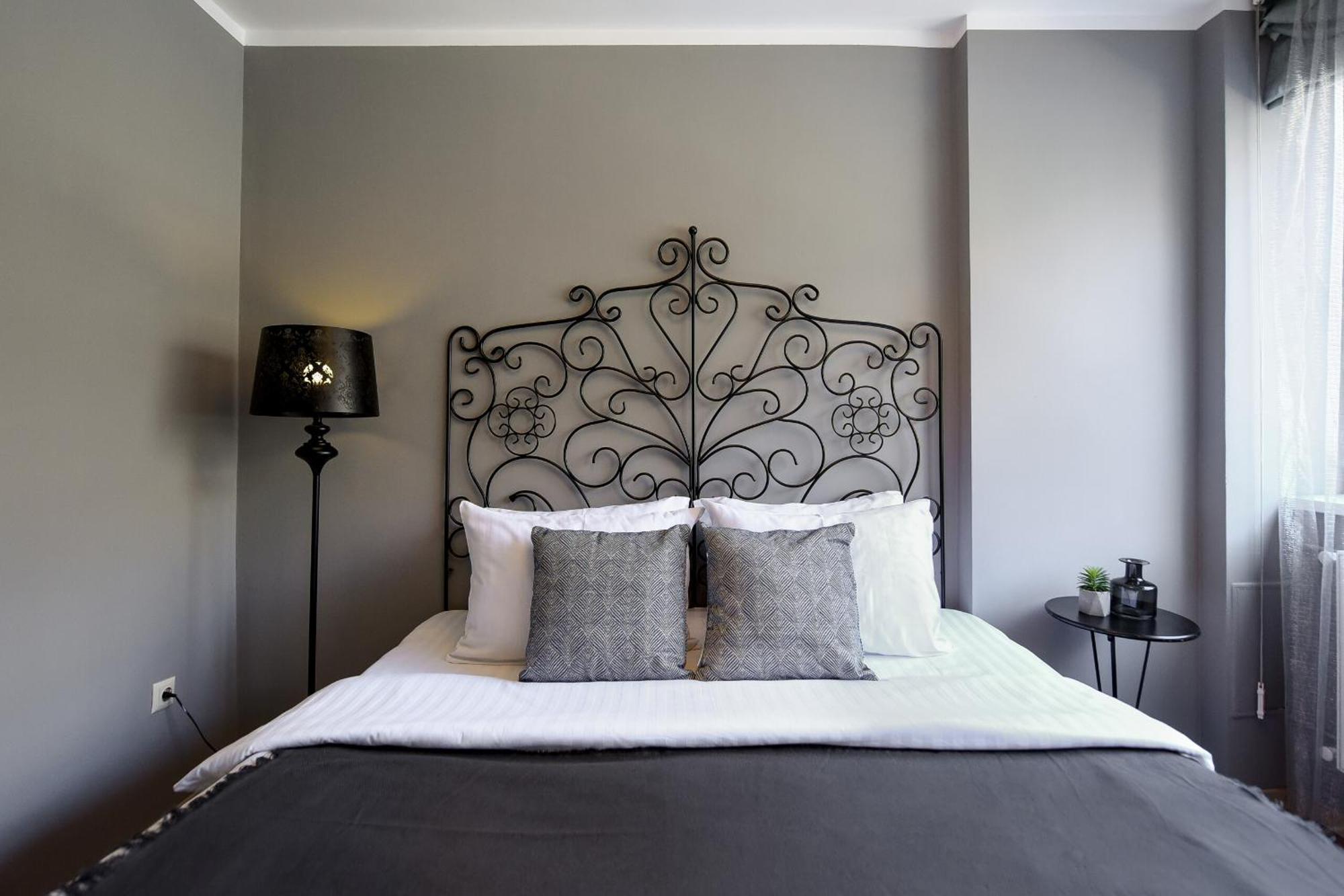Downtown Oasis: Central Apartments With Cozy Charm Boekarest Buitenkant foto