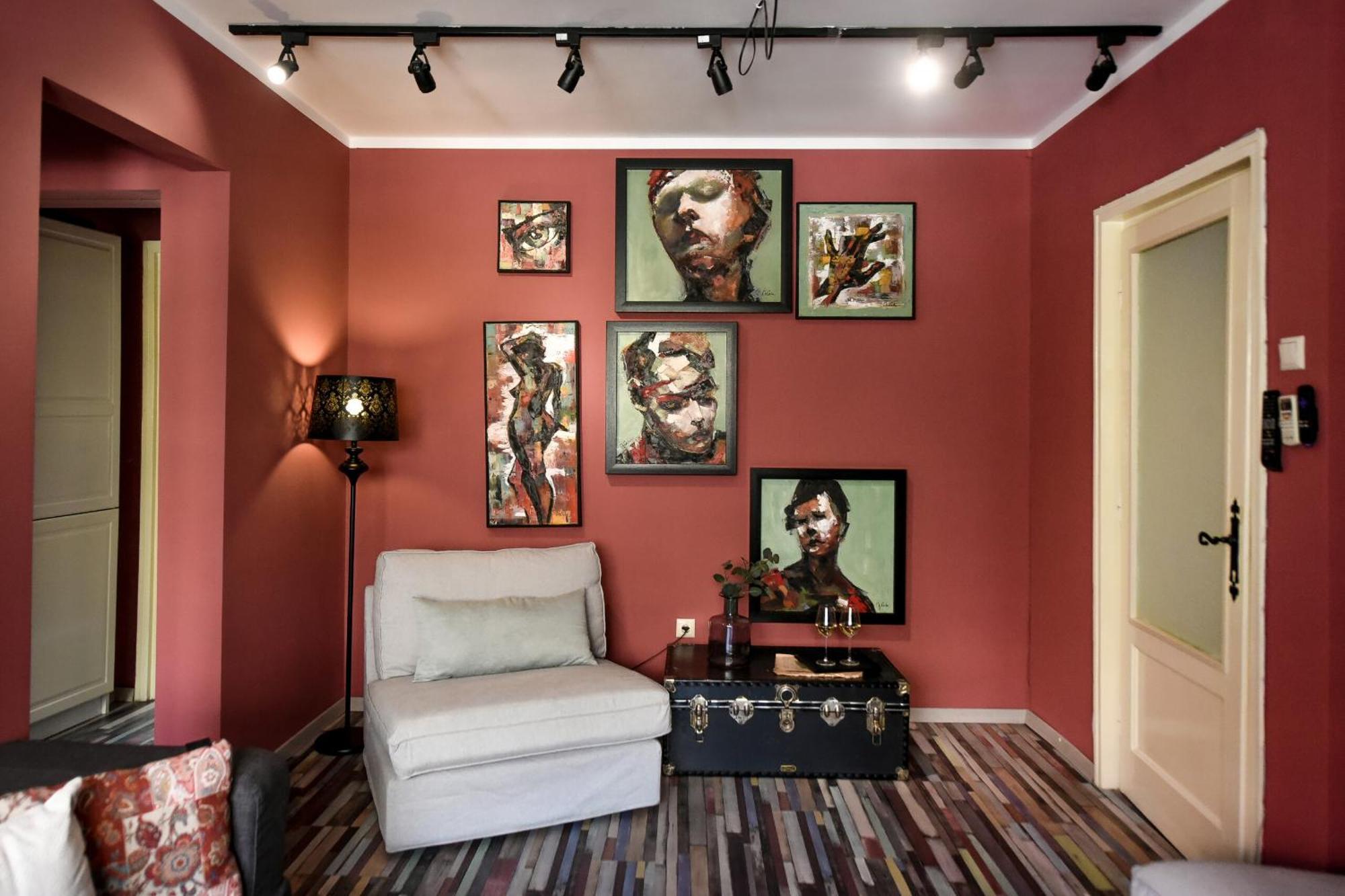 Downtown Oasis: Central Apartments With Cozy Charm Boekarest Buitenkant foto