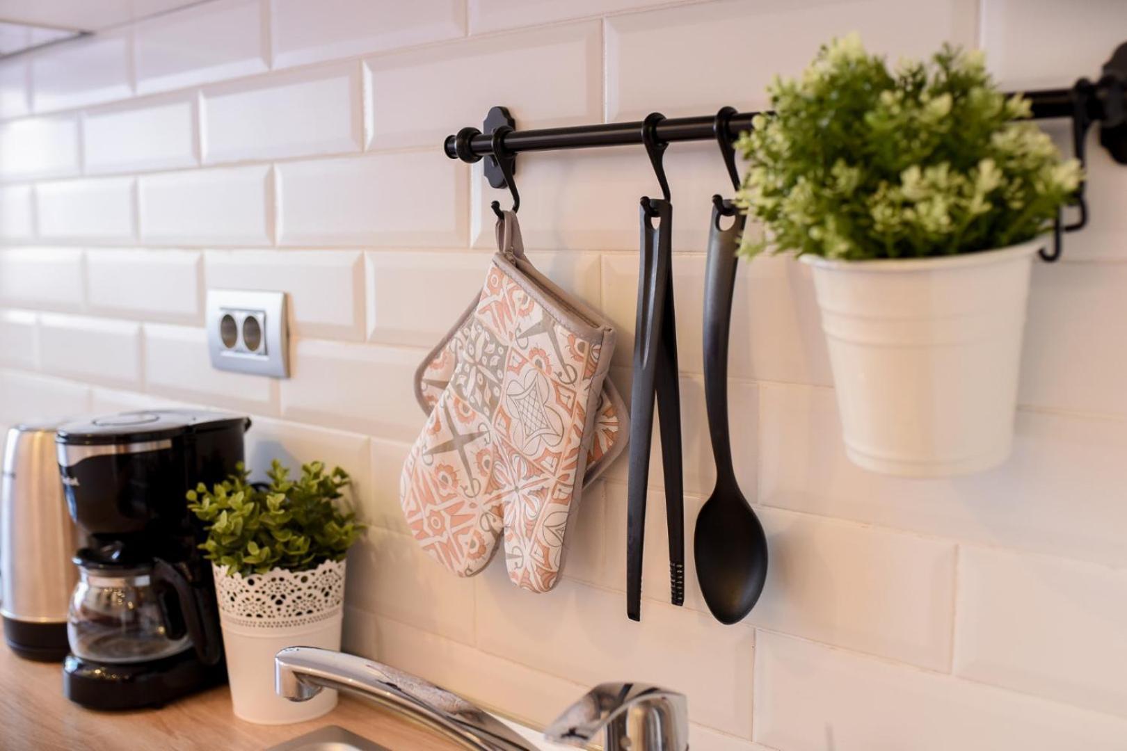 Downtown Oasis: Central Apartments With Cozy Charm Boekarest Kamer foto