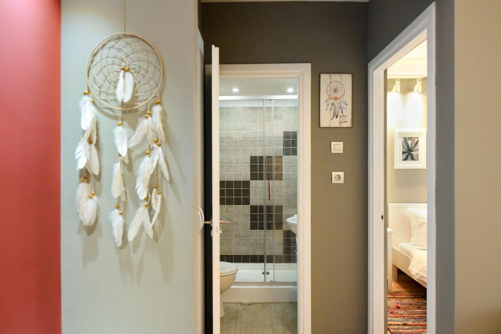 Downtown Oasis: Central Apartments With Cozy Charm Boekarest Kamer foto