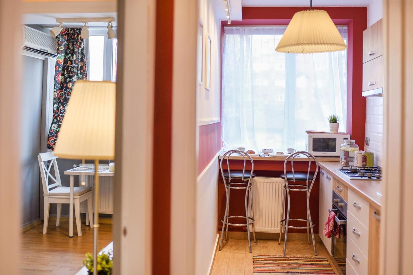 Downtown Oasis: Central Apartments With Cozy Charm Boekarest Kamer foto