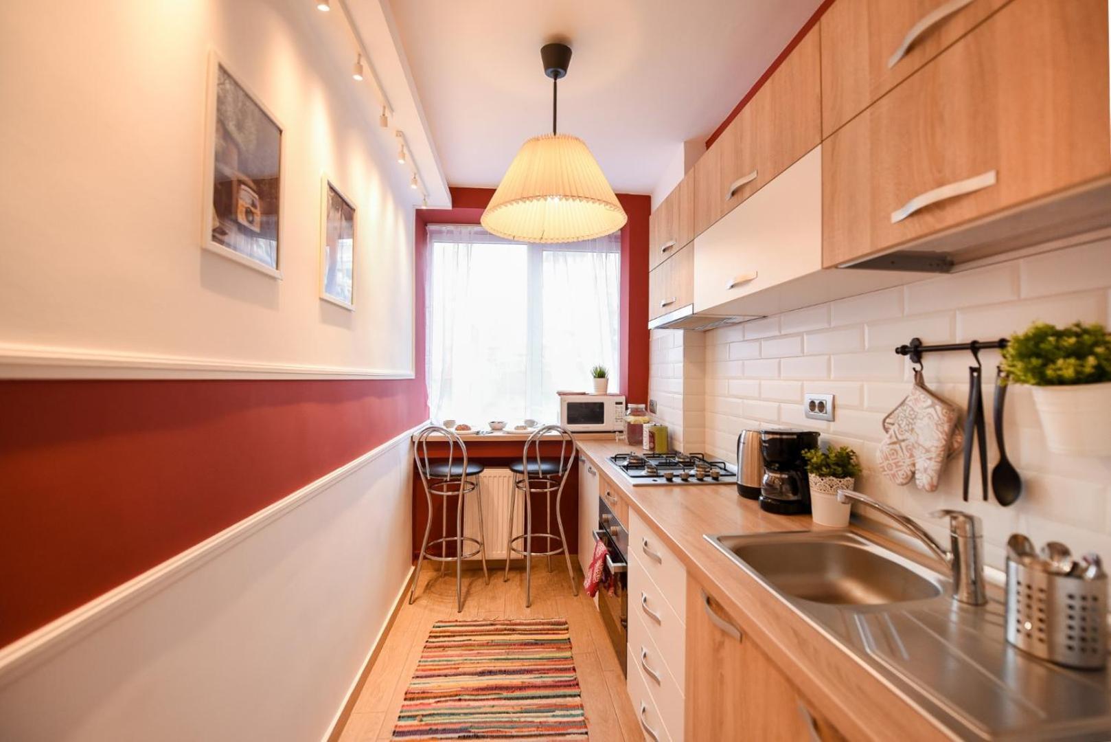 Downtown Oasis: Central Apartments With Cozy Charm Boekarest Kamer foto